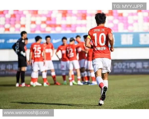 哪位世界级名帅曾执教广州队，其就任新闻发布会在CCTV5进行了现场直播？